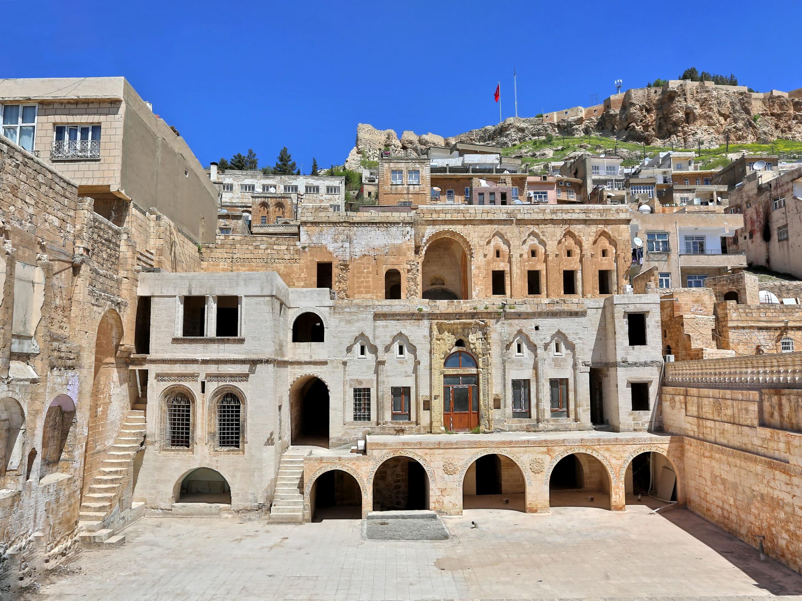 Read more about the article Tarihi Binaları Restore Etmek: Zorluklar ve Başarı Öyküleri