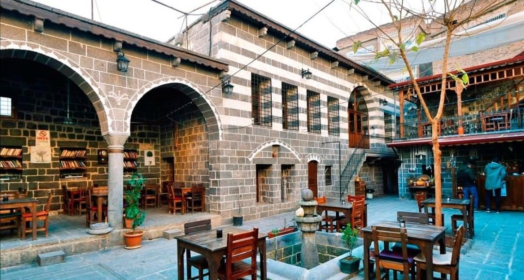 Read more about the article Tarihi Dokularla Modern Yaşam: Restorasyon Projelerinde Dikkat Çeken Detaylar