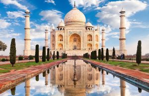 Read more about the article Anıtsal Mimarlık: Taj Mahal ve Piramitler